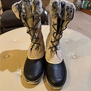 Khombu Women’s Boots Sz. 9